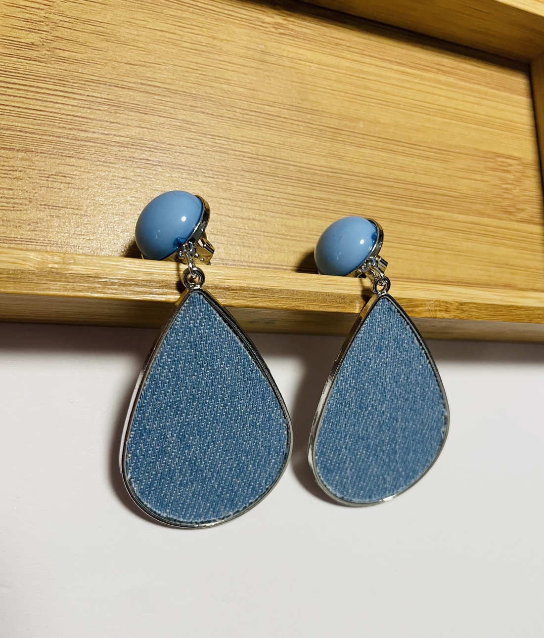 Cercei denim - bijuterii - cercei - clipsuri - Artynos.ro