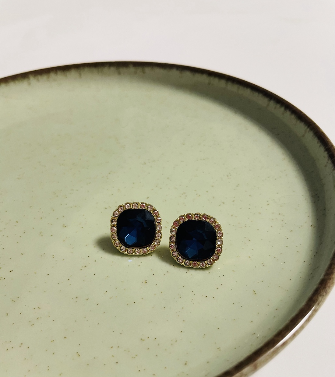 Cercei eleganți strălucitori � albastru închis - accesorii nuntă - bijuterii mireasă - cercei mireasă - Artynos.ro