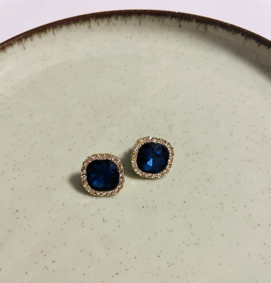 Cercei eleganți strălucitori � albastru închis - accesorii nuntă - bijuterii mireasă - cercei mireasă - Artynos.ro