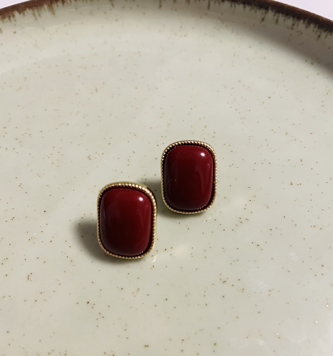 Cercei Eleganți Vișiniu Stil  Vintage cu Contur Argintiu - accesorii nuntă - bijuterii mireasă - cercei mireasă - Artynos.ro