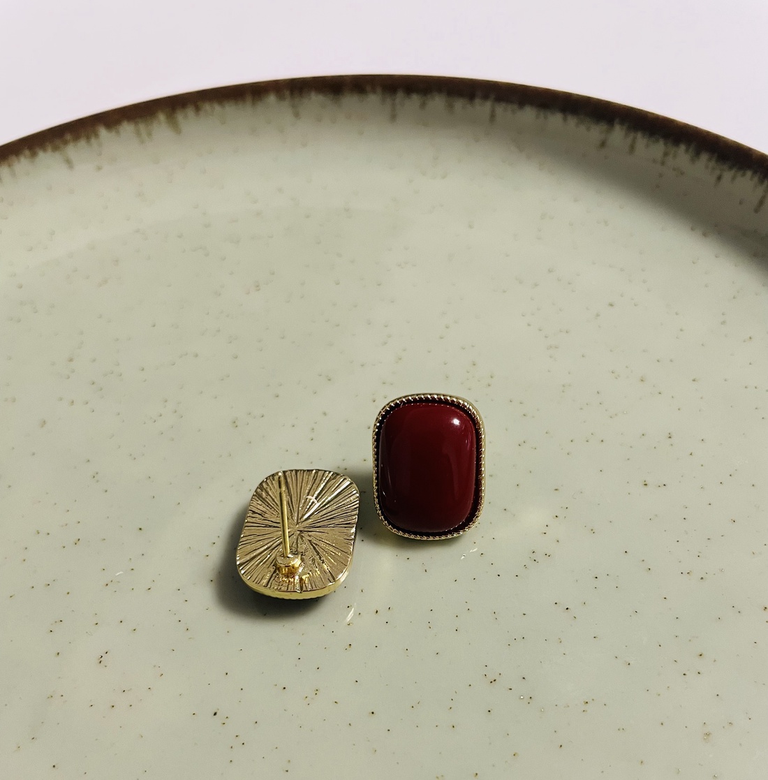 Cercei Eleganți Vișiniu Stil  Vintage cu Contur Argintiu - accesorii nuntă - bijuterii mireasă - cercei mireasă - Artynos.ro