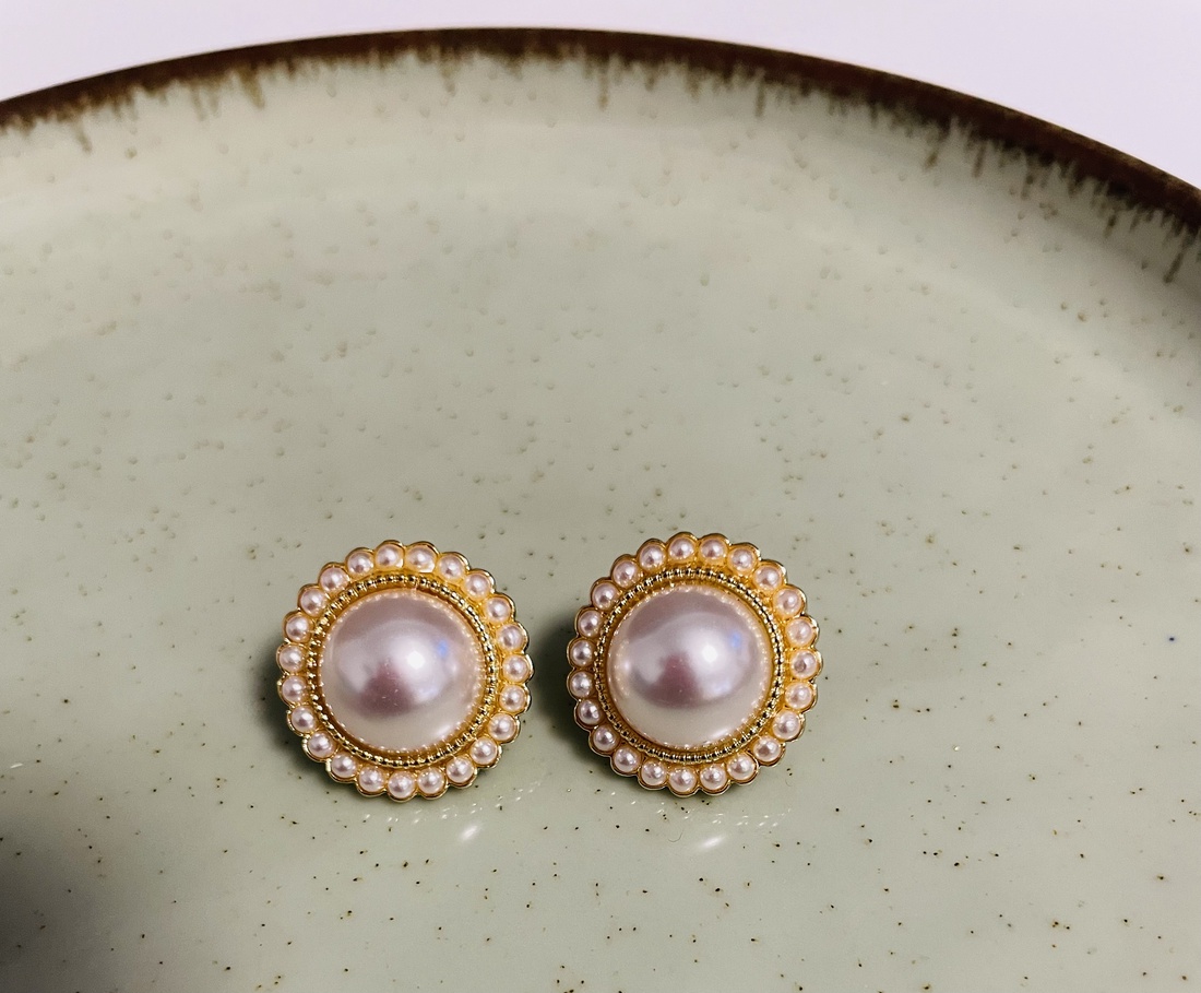 Cercei eleganți în stil vintage � cu perle și detalii aurii  - accesorii nuntă - bijuterii mireasă - cercei mireasă - Artynos.ro