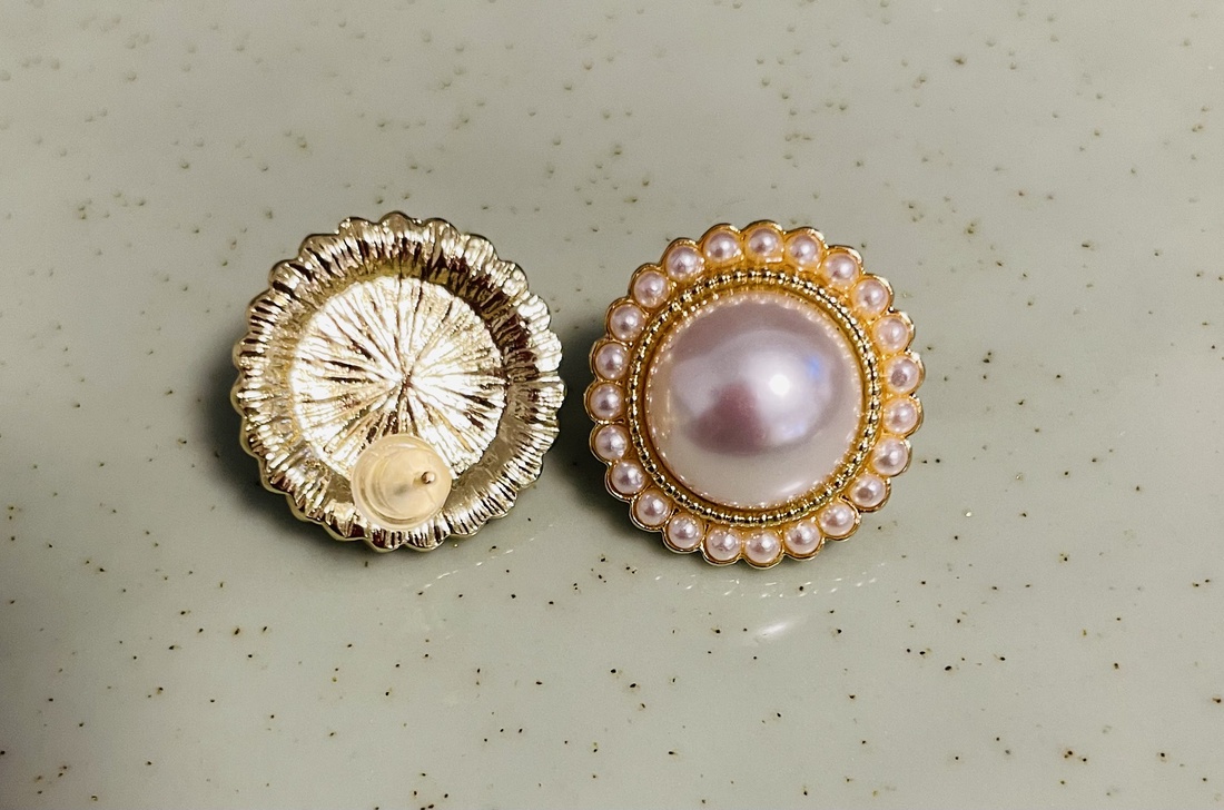 Cercei eleganți în stil vintage � cu perle și detalii aurii  - accesorii nuntă - bijuterii mireasă - cercei mireasă - Artynos.ro