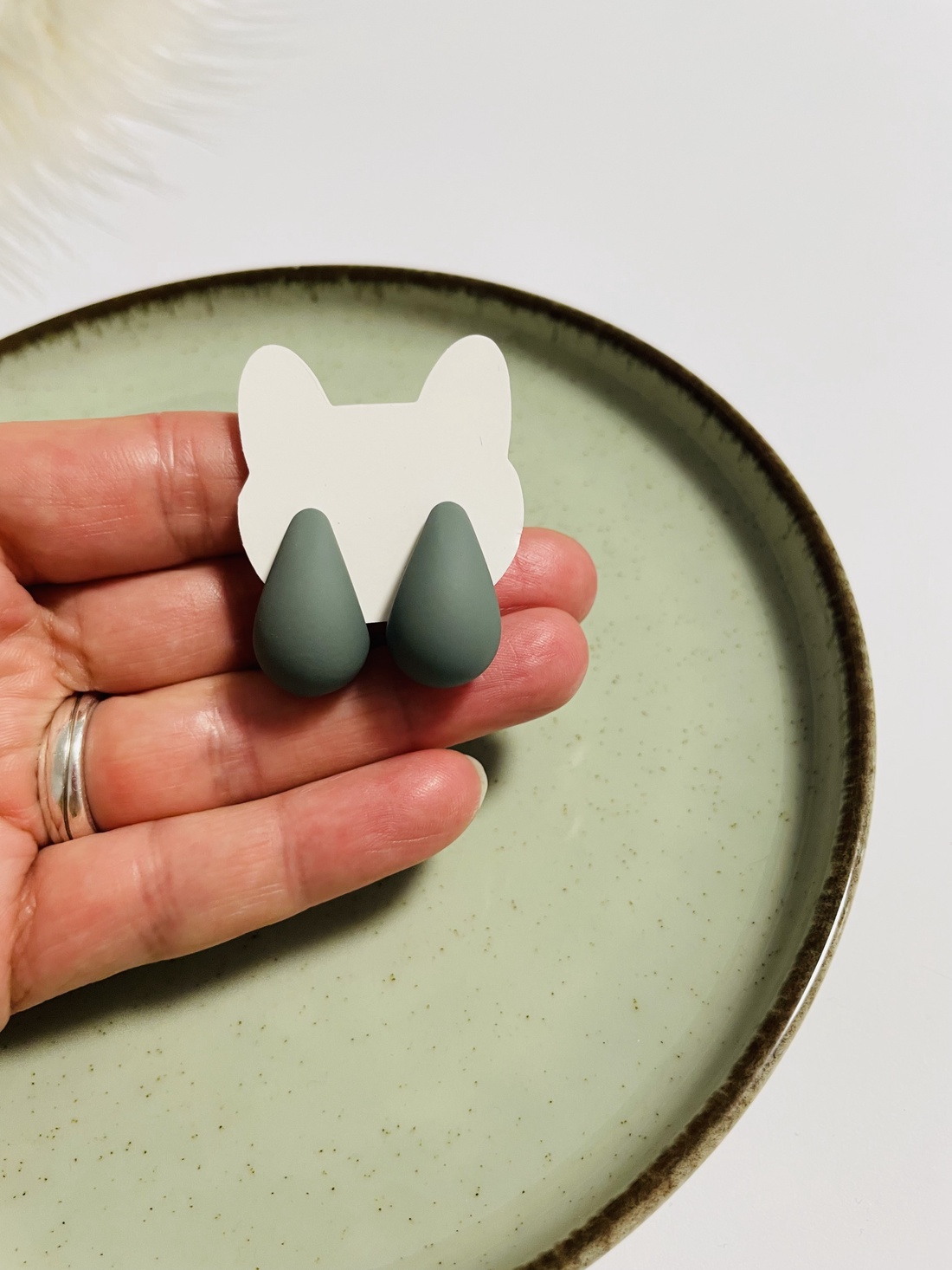 Cercei lacrimă � verde mat, eleganță naturală - accesorii nuntă - bijuterii mireasă - cercei mireasă - Artynos.ro