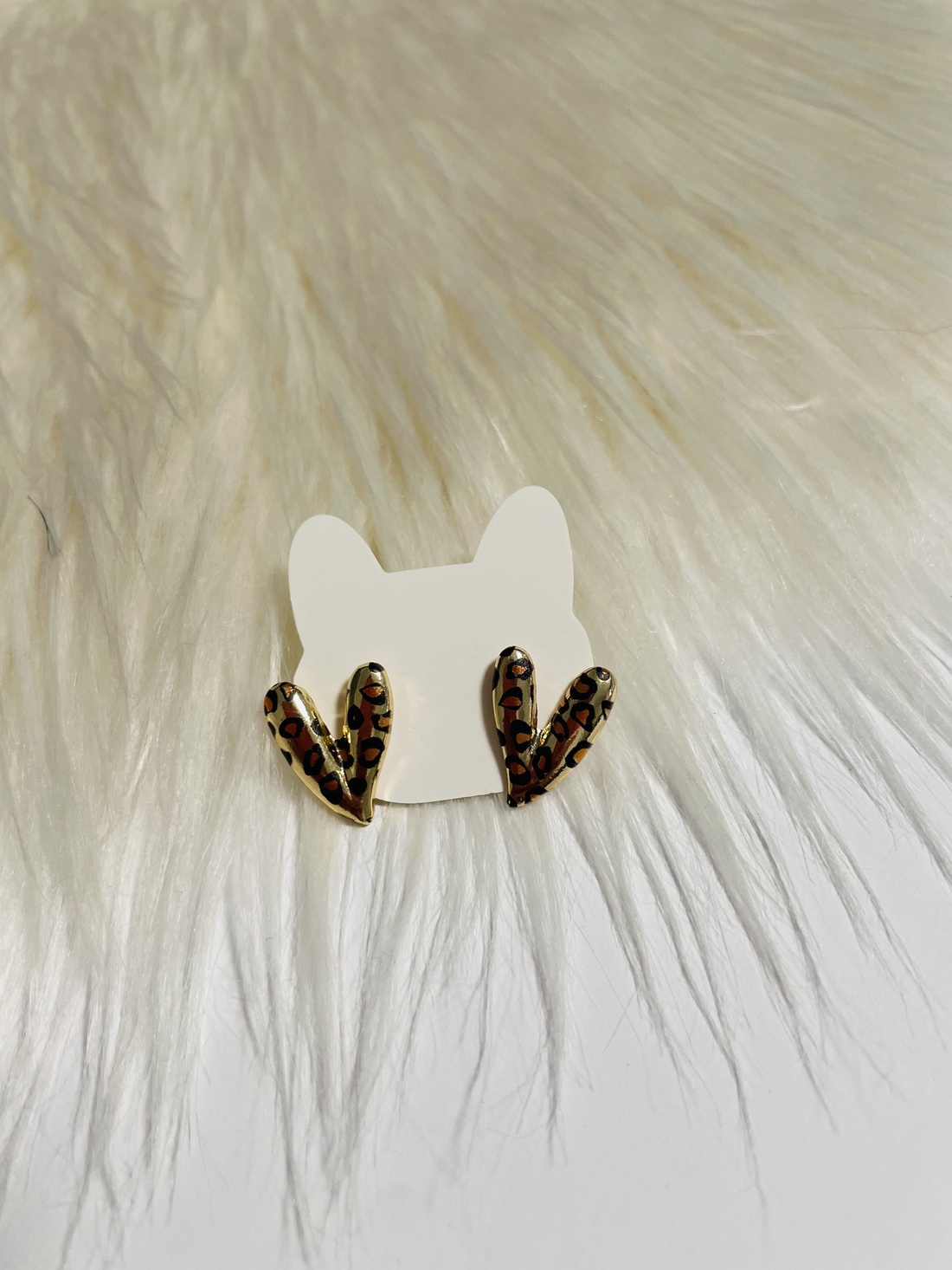 Cercei inimioară animal print auriu � stil îndrăzneț și modern  - accesorii nuntă - bijuterii mireasă - cercei mireasă - Artynos.ro