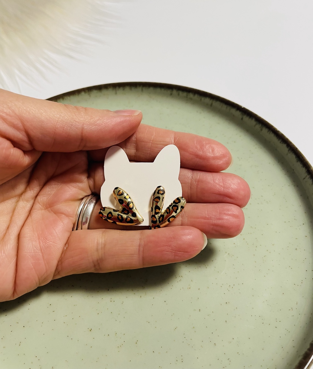 Cercei inimioară animal print auriu � stil îndrăzneț și modern  - accesorii nuntă - bijuterii mireasă - cercei mireasă - Artynos.ro