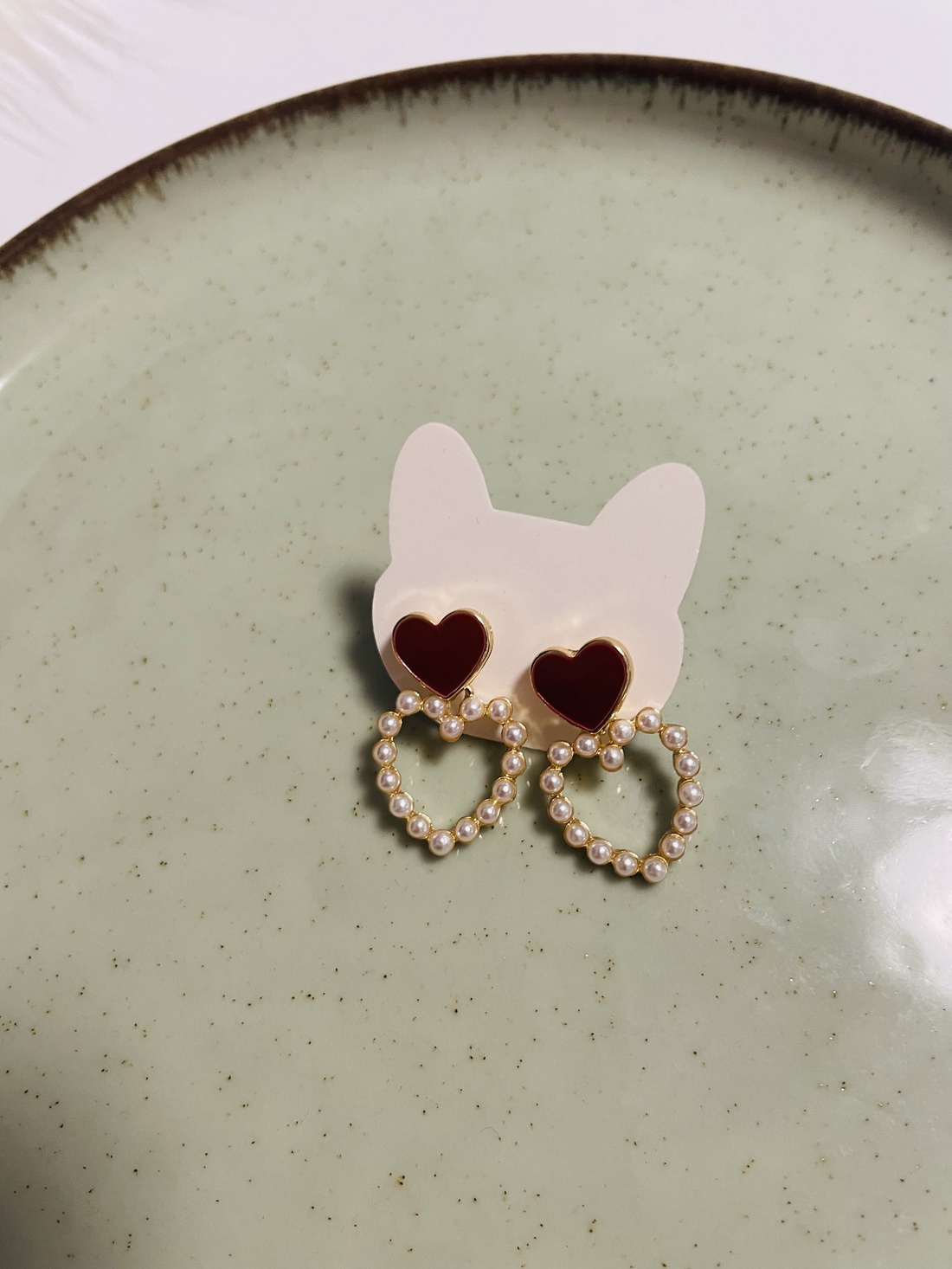 Cercei inimioară cu perle � eleganță delicată și rafinată  - accesorii nuntă - bijuterii mireasă - cercei mireasă - Artynos.ro