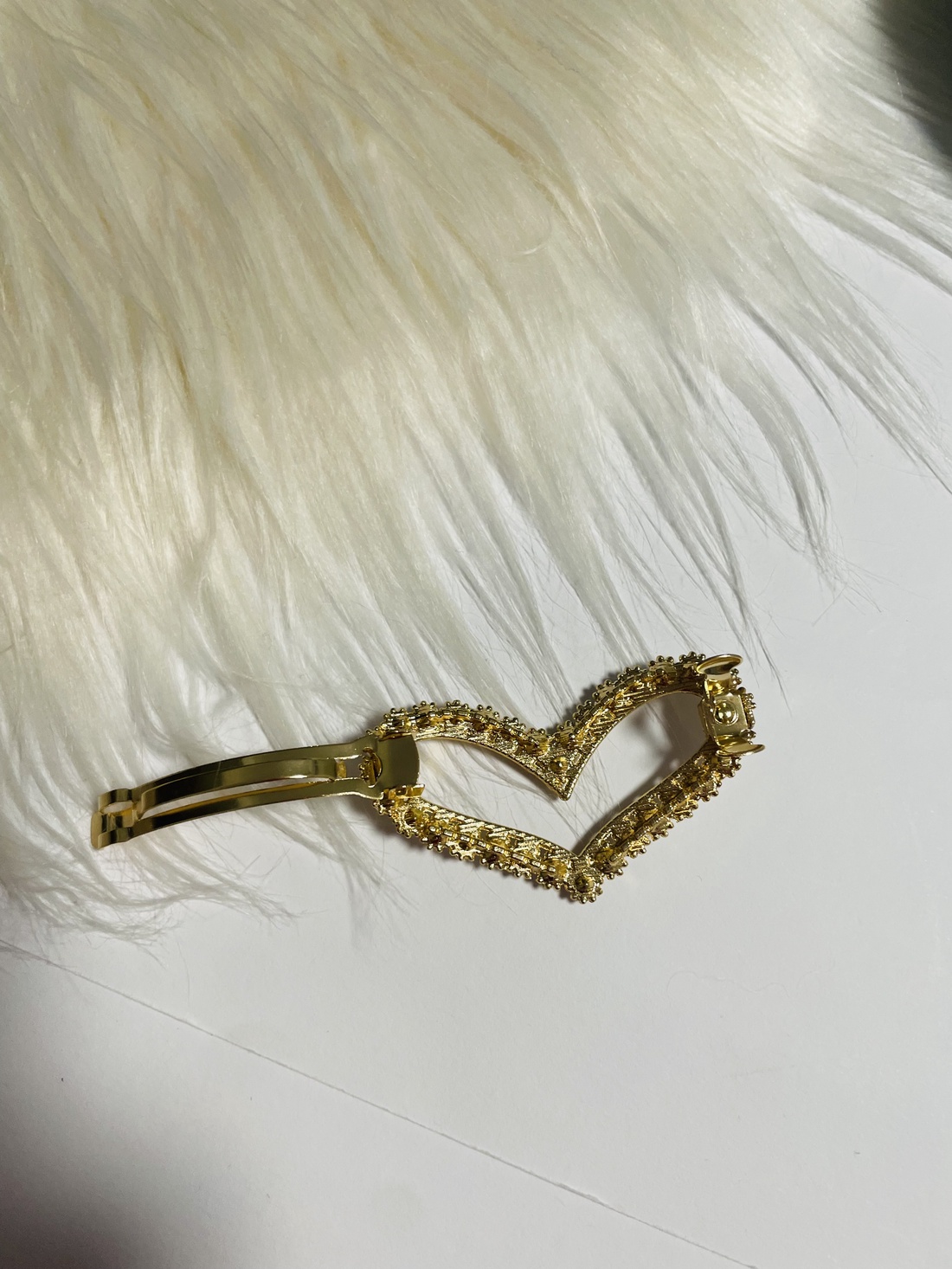 Agrafă elegantă pentru păr � Inimă cu pietre strălucitoare și mărgele - îmbrăcăminte și modă - accesorii păr - bandă de păr și agrafe păr - Artynos.ro