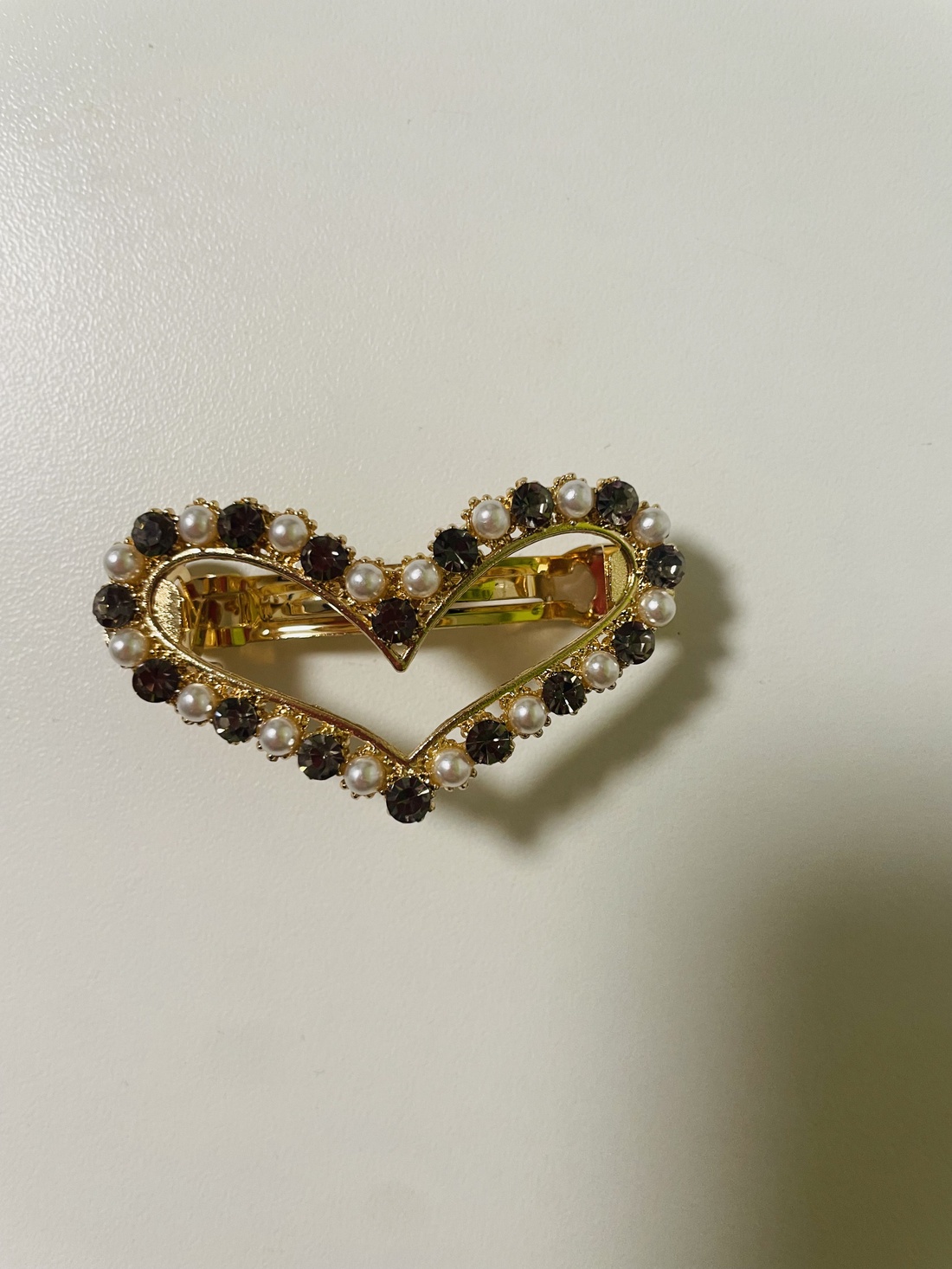 Agrafă elegantă pentru păr � Inimă cu pietre strălucitoare și mărgele - îmbrăcăminte și modă - accesorii păr - bandă de păr și agrafe păr - Artynos.ro