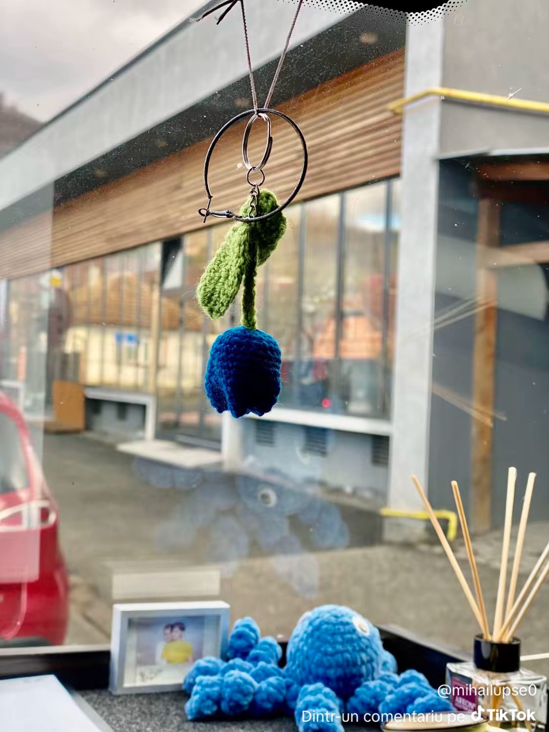 Lalea albastra  - genți și portofele - accesorii genți - breloc - Artynos.ro