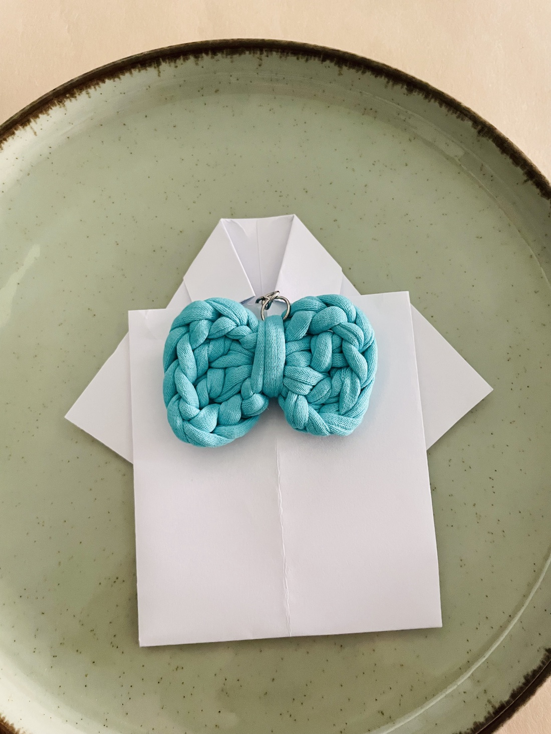 Breloc fundiță sub formă de papion - genți și portofele - accesorii genți - breloc - Artynos.ro