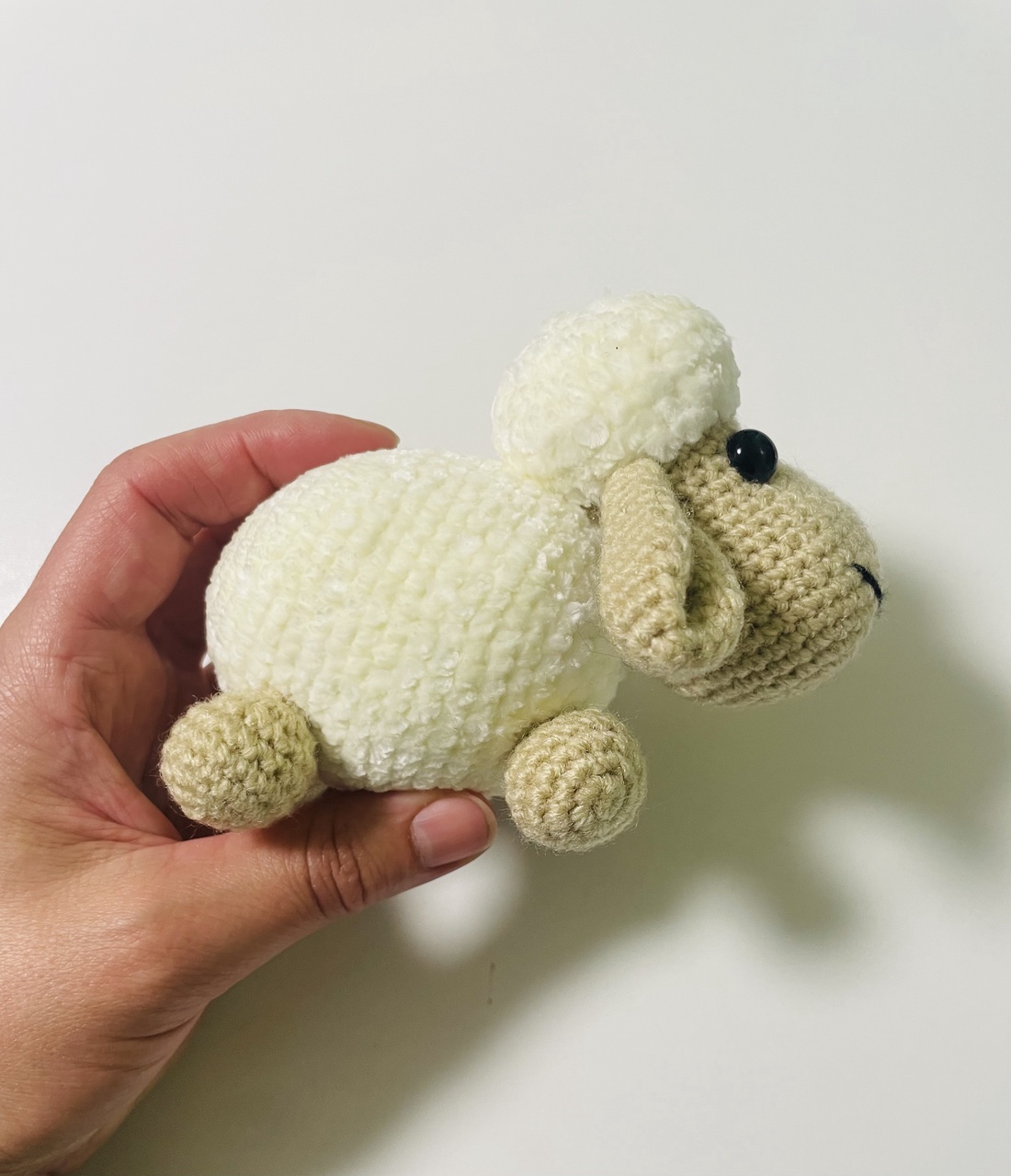 Oiță croșetată jucărie decor jucărie copii - jucării și echipamente pentru copii - jocuri de mișcare - Artynos.ro