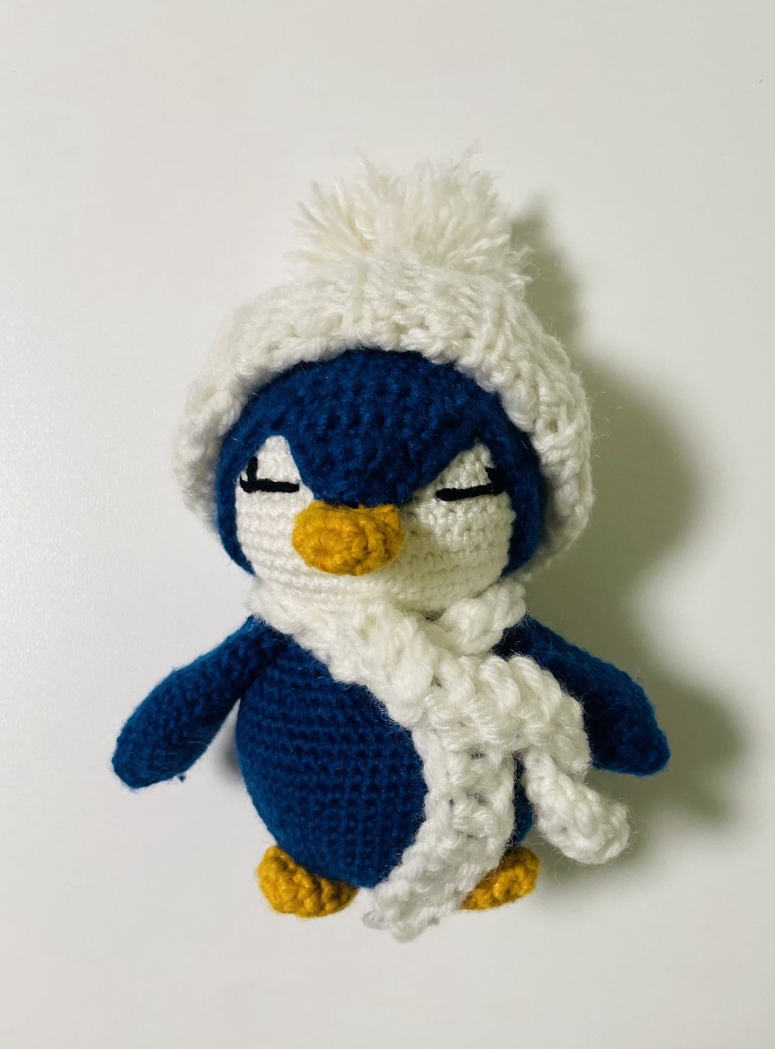 Pinguin croșetat handmade � mic, adorabil și plin de personalitate - jucării și echipamente pentru copii - cadouri baby shower - Artynos.ro