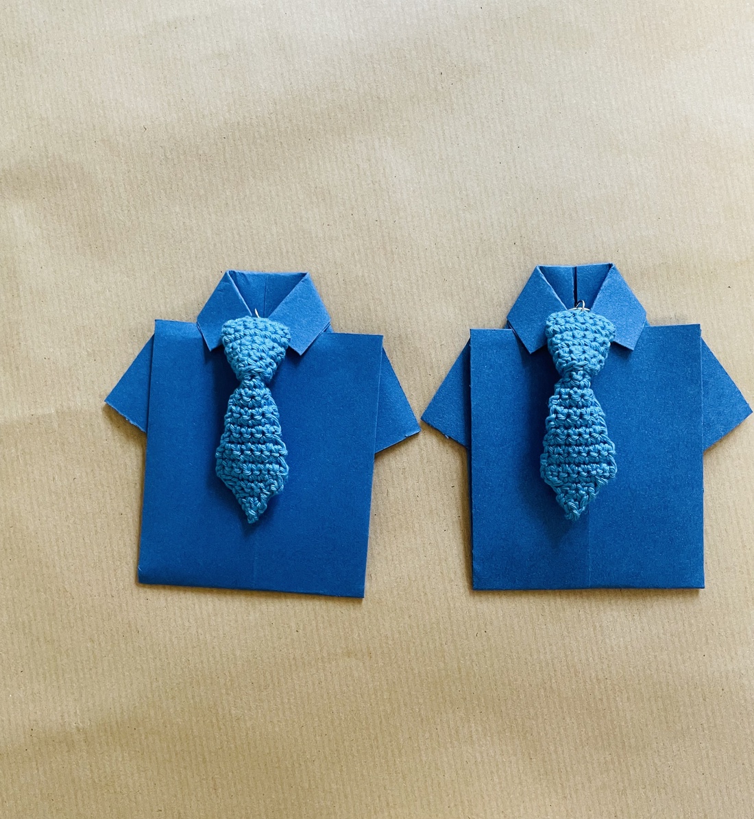 Breloc cravată - genți și portofele - accesorii genți - breloc - Artynos.ro