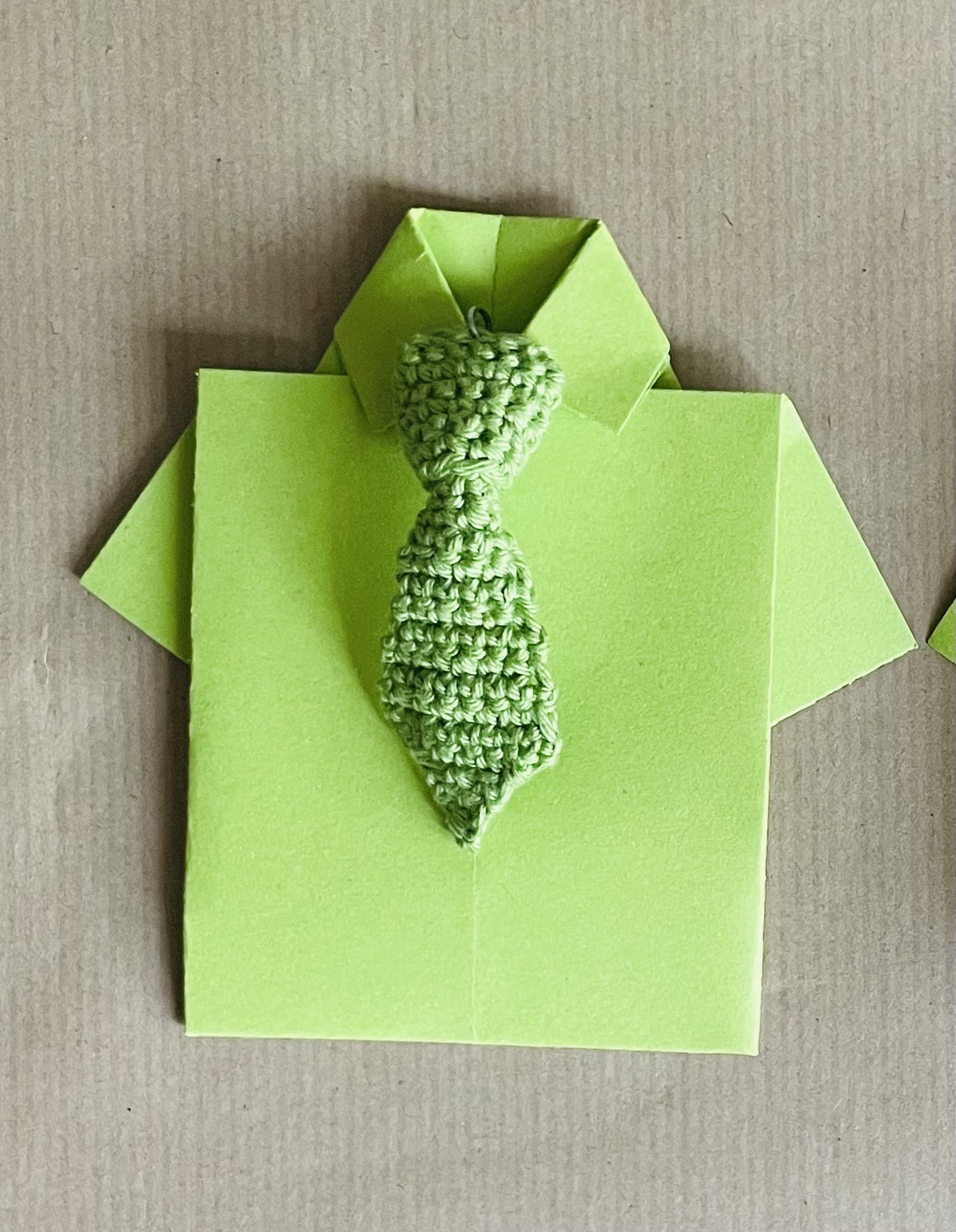 Breloc cravată - genți și portofele - accesorii genți - breloc - Artynos.ro