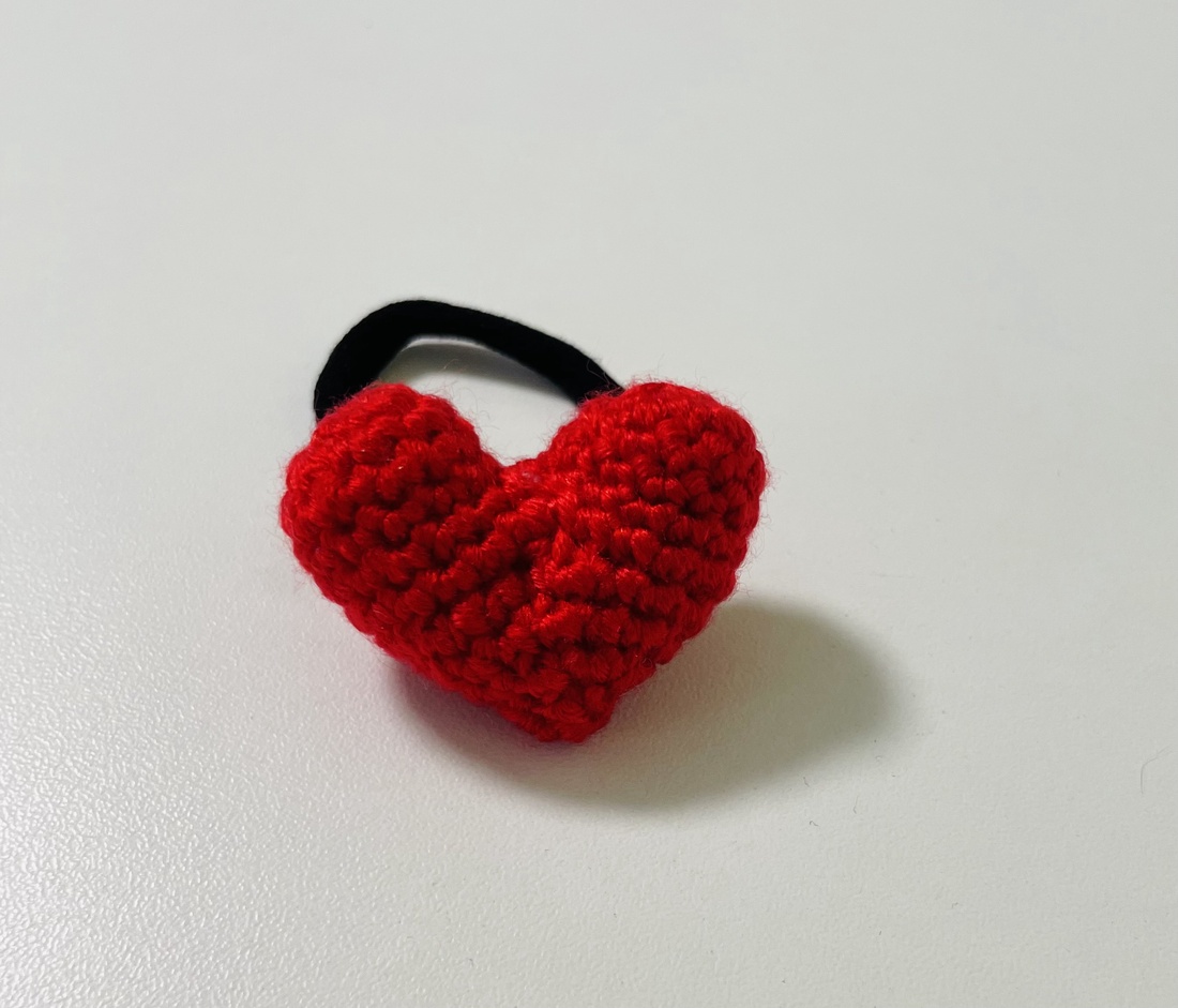 Elastic de păr handmade � detaliu cu inimă - îmbrăcăminte și modă - accesorii păr - elastic de păr - Artynos.ro