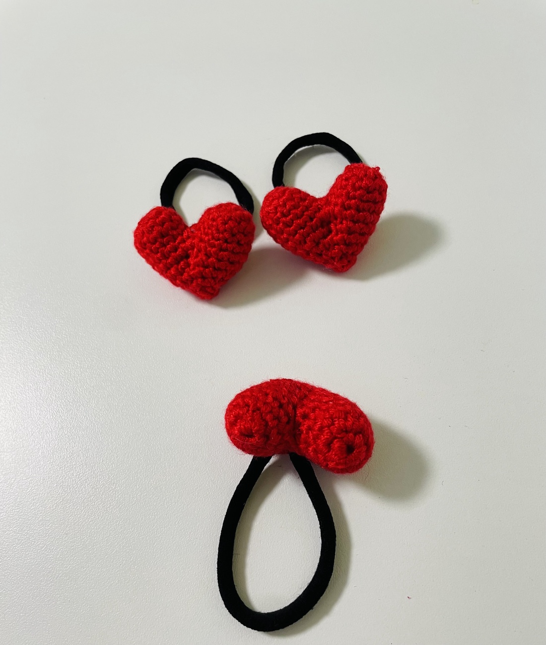 Elastic de păr handmade � detaliu cu inimă - îmbrăcăminte și modă - accesorii păr - elastic de păr - Artynos.ro