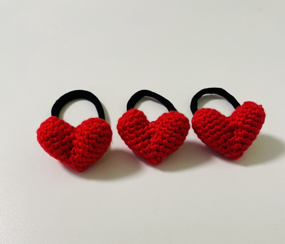 Elastic de păr handmade � detaliu cu inimă - îmbrăcăminte și modă - accesorii păr - elastic de păr - Artynos.ro