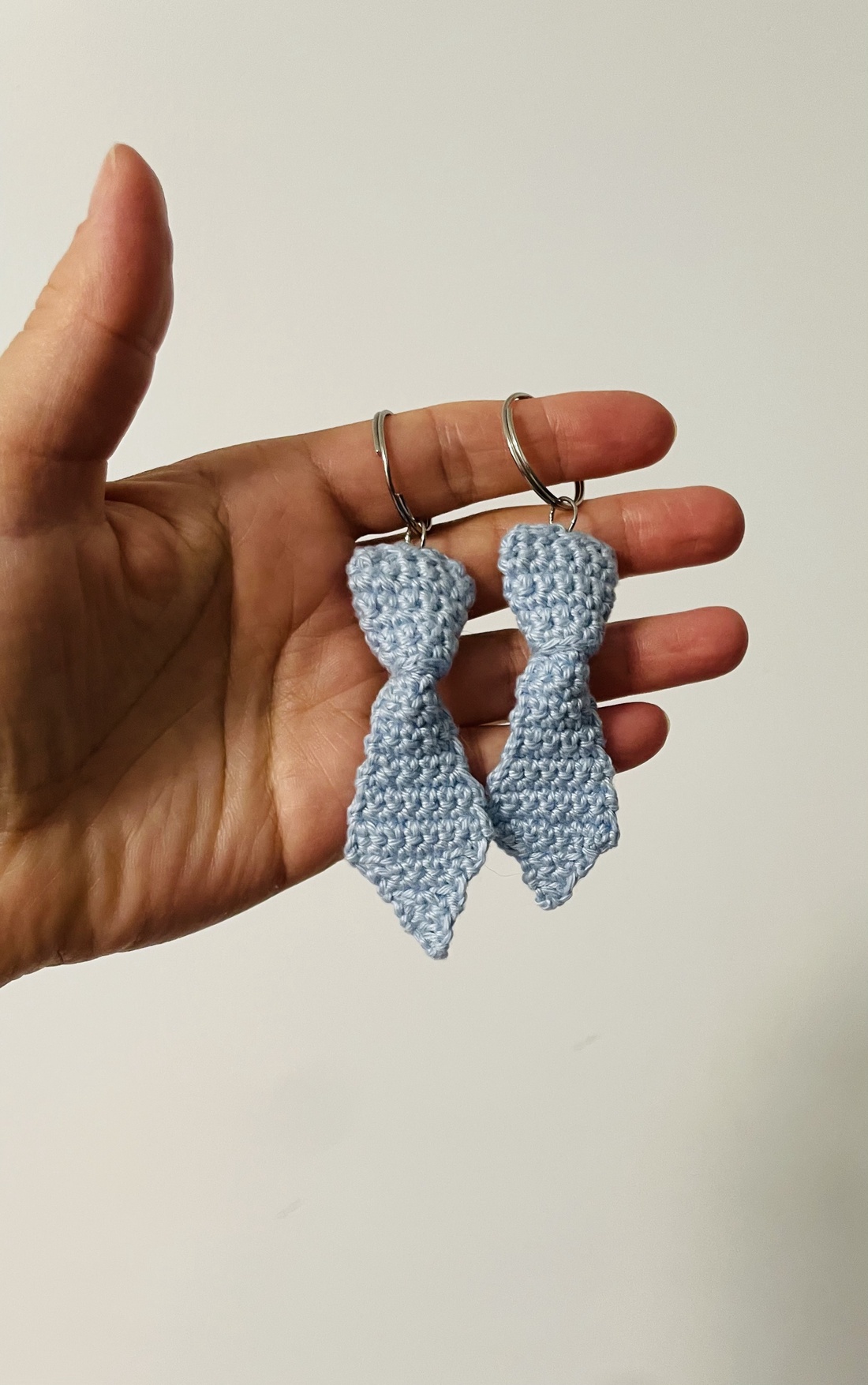 Breloc cravata - genți și portofele - accesorii genți - breloc - Artynos.ro