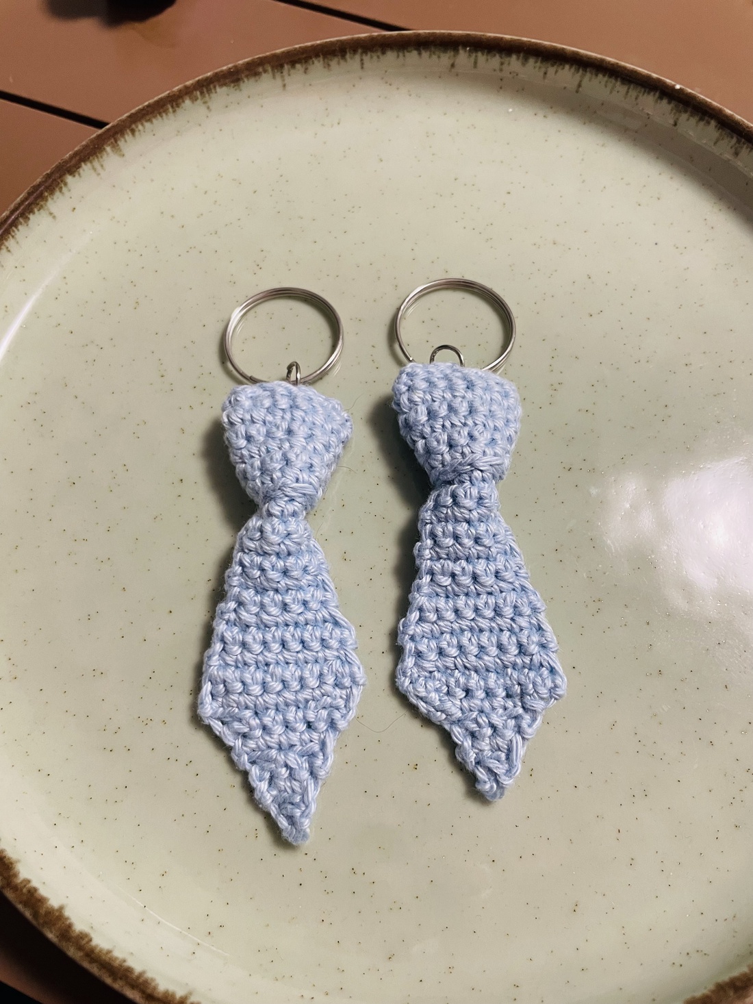 Breloc cravata - genți și portofele - accesorii genți - breloc - Artynos.ro