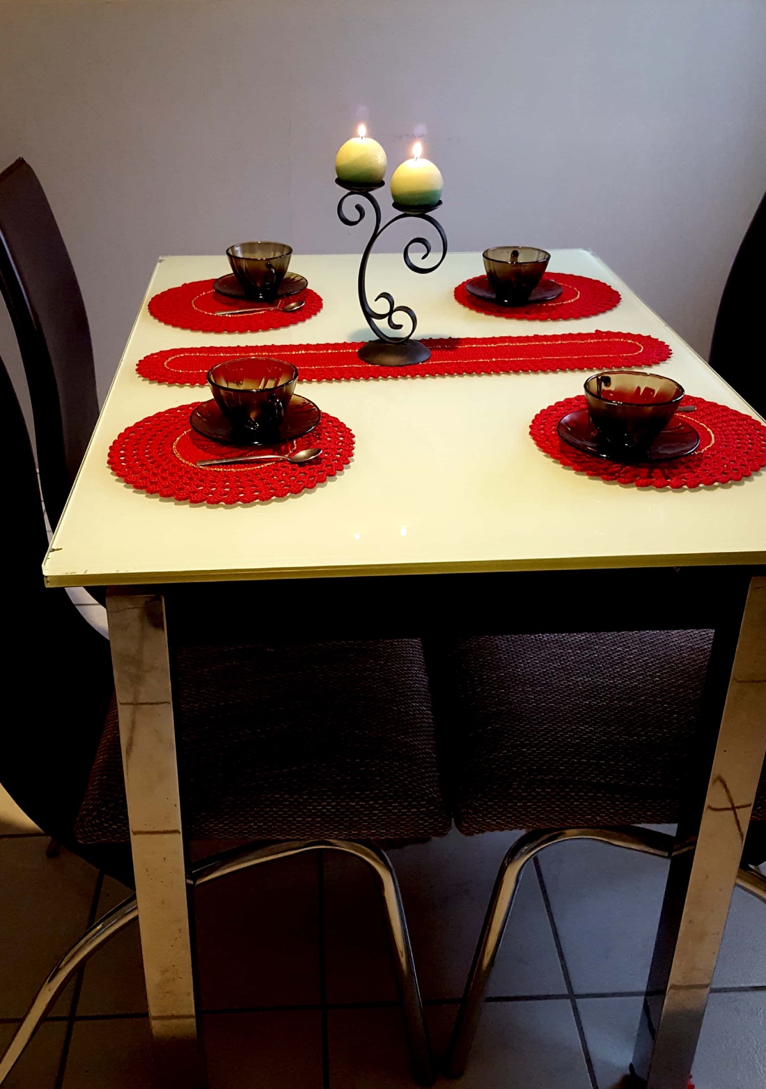 Aler de masă croșetat/Față de masă croșetată - casă & stil de viață - decorațiuni de casă - decorațiuni de masă și rafturi - fețe de masă croșetate - Artynos.ro