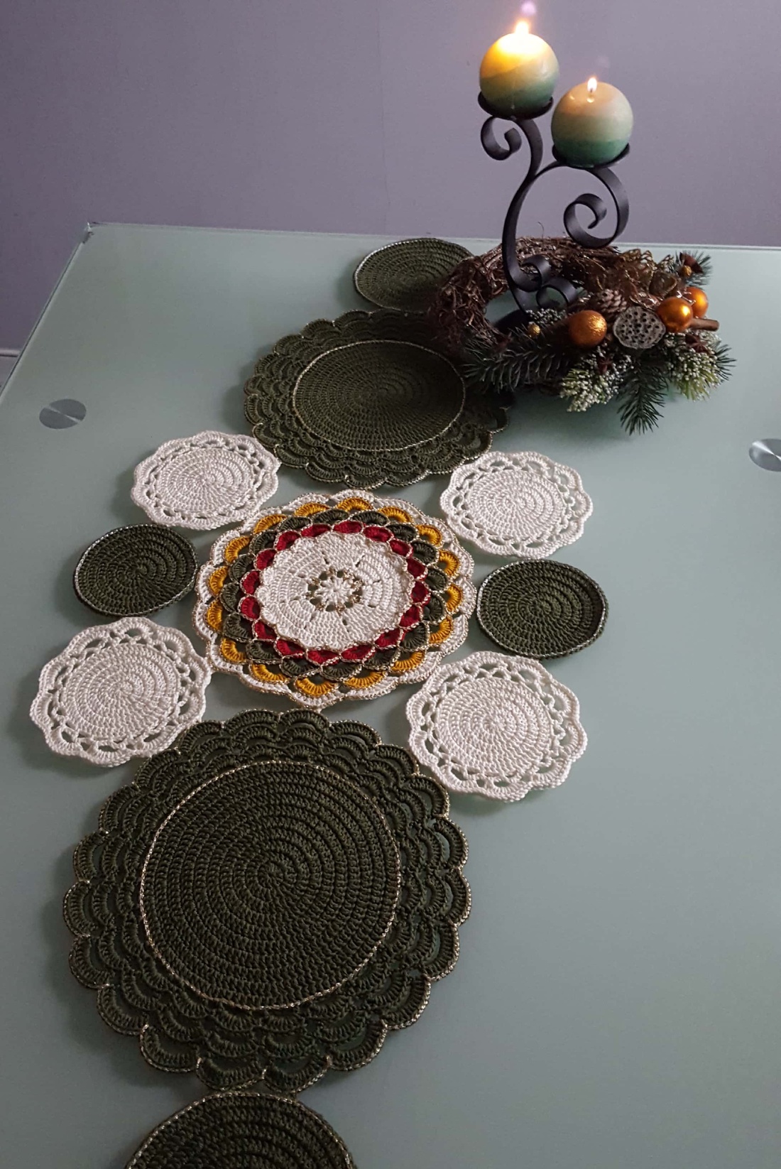 Aler de masă croșetat/Față de masă croșetată - casă & stil de viață - decorațiuni de casă - decorațiuni de masă și rafturi - fețe de masă croșetate - Artynos.ro