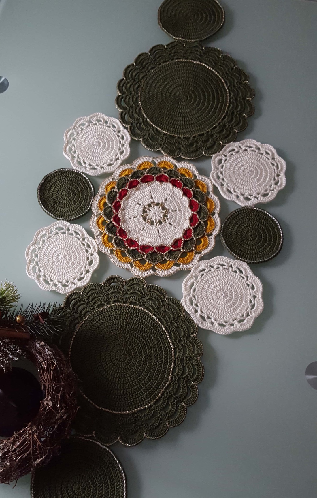 Aler de masă croșetat/Față de masă croșetată - casă & stil de viață - decorațiuni de casă - decorațiuni de masă și rafturi - fețe de masă croșetate - Artynos.ro