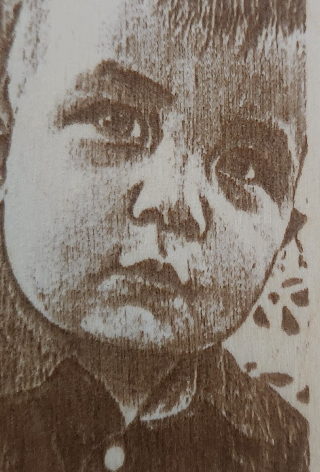 Fotogravură laser personalizată A4 pe lemn � Amintire gravată, realizată după fotografia ta - arte vizuale și accesorii  - fotografie - portret - Artynos.ro