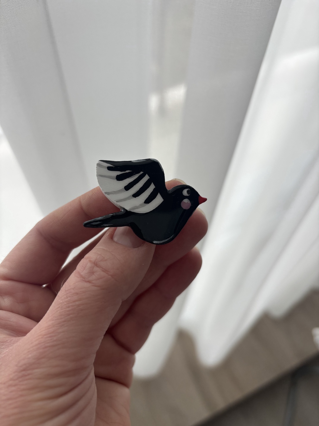 Brosa randunica - bijuterii - broșe - Artynos.ro