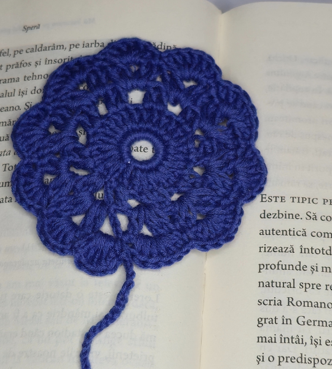 Semn de carte mandala crosetata indigo - cărți și creații cu tematică muzicală, cadouri - semn de carte - Artynos.ro
