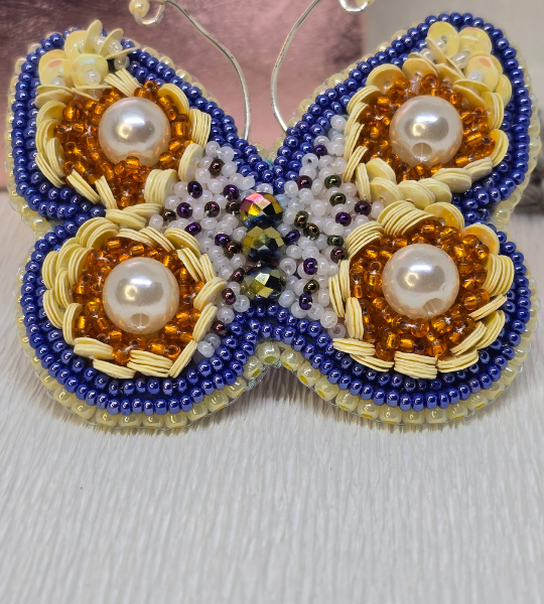 Broșă handmade  Celestial Pearl Butterfly - bijuterii - broșă, insigne - insigne - Artynos.ro
