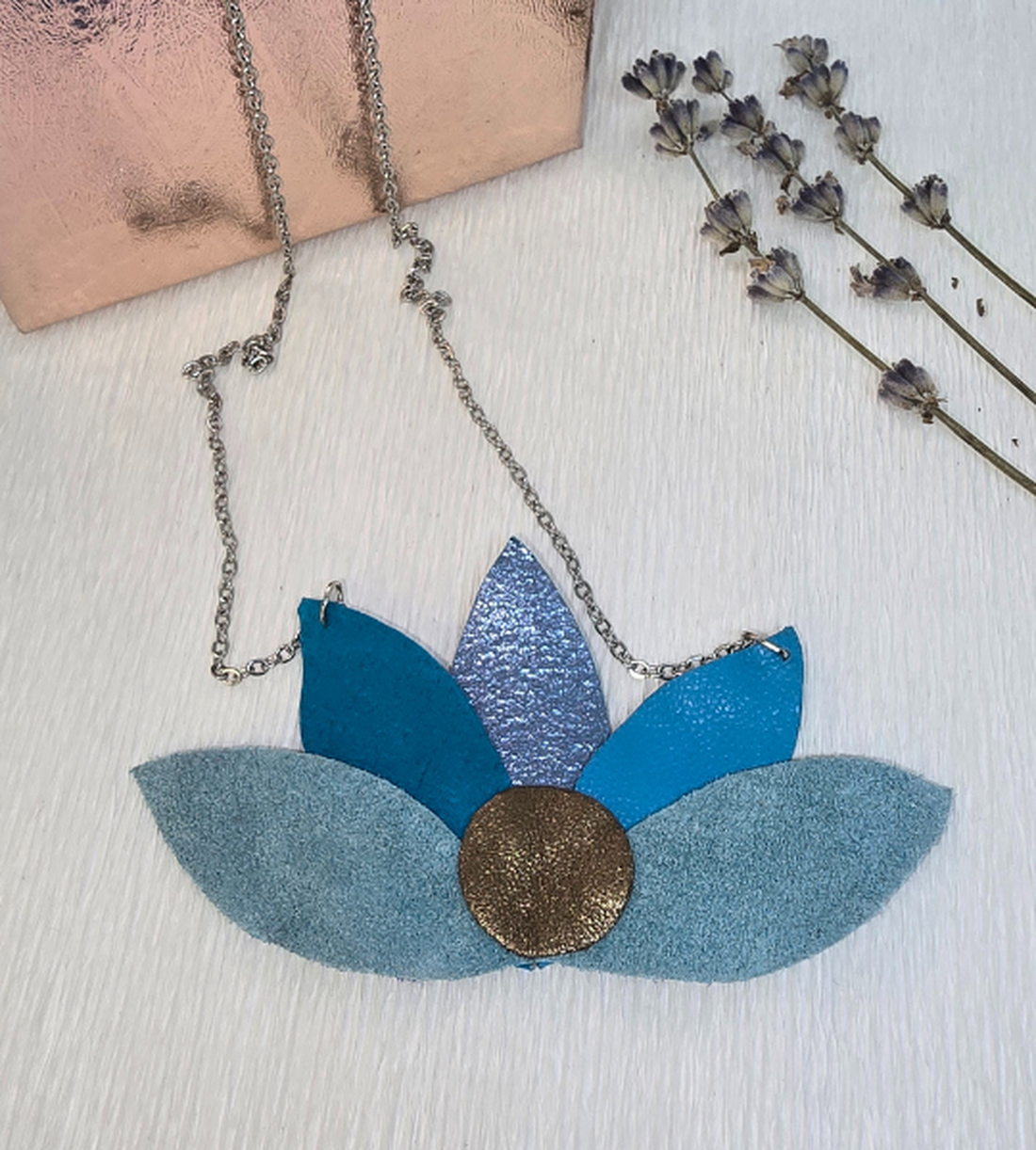 Pandantiv handmade Blue Lotus Dream - bijuterii - coliere - coliere cu pandantive - Artynos.ro