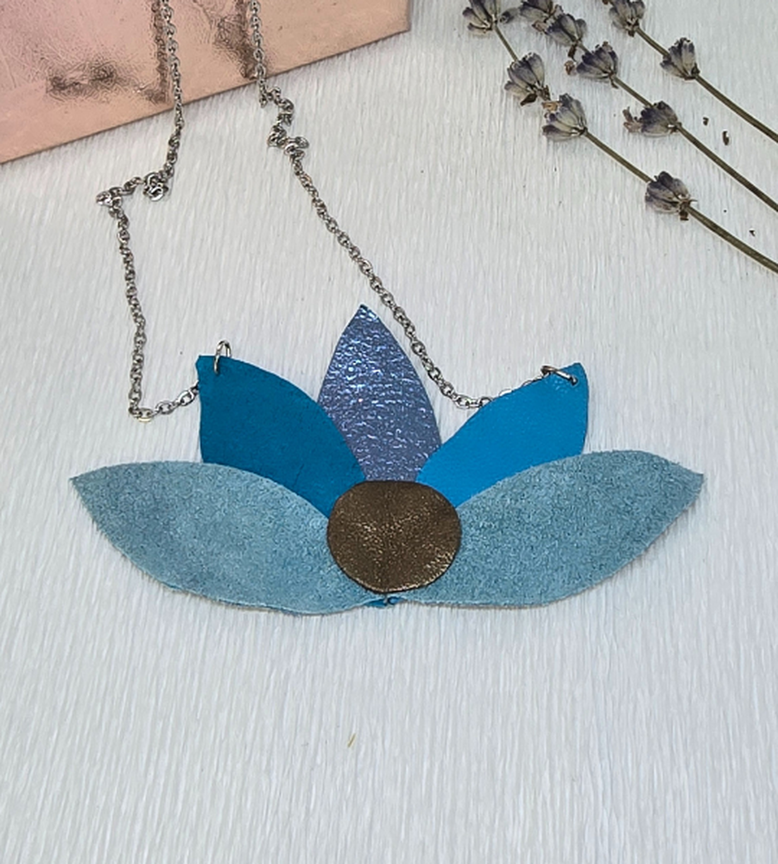Pandantiv handmade Blue Lotus Dream - bijuterii - coliere - coliere cu pandantive - Artynos.ro