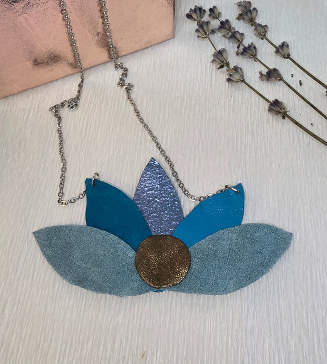 Pandantiv handmade Blue Lotus Dream - bijuterii - coliere - coliere cu pandantive - Artynos.ro