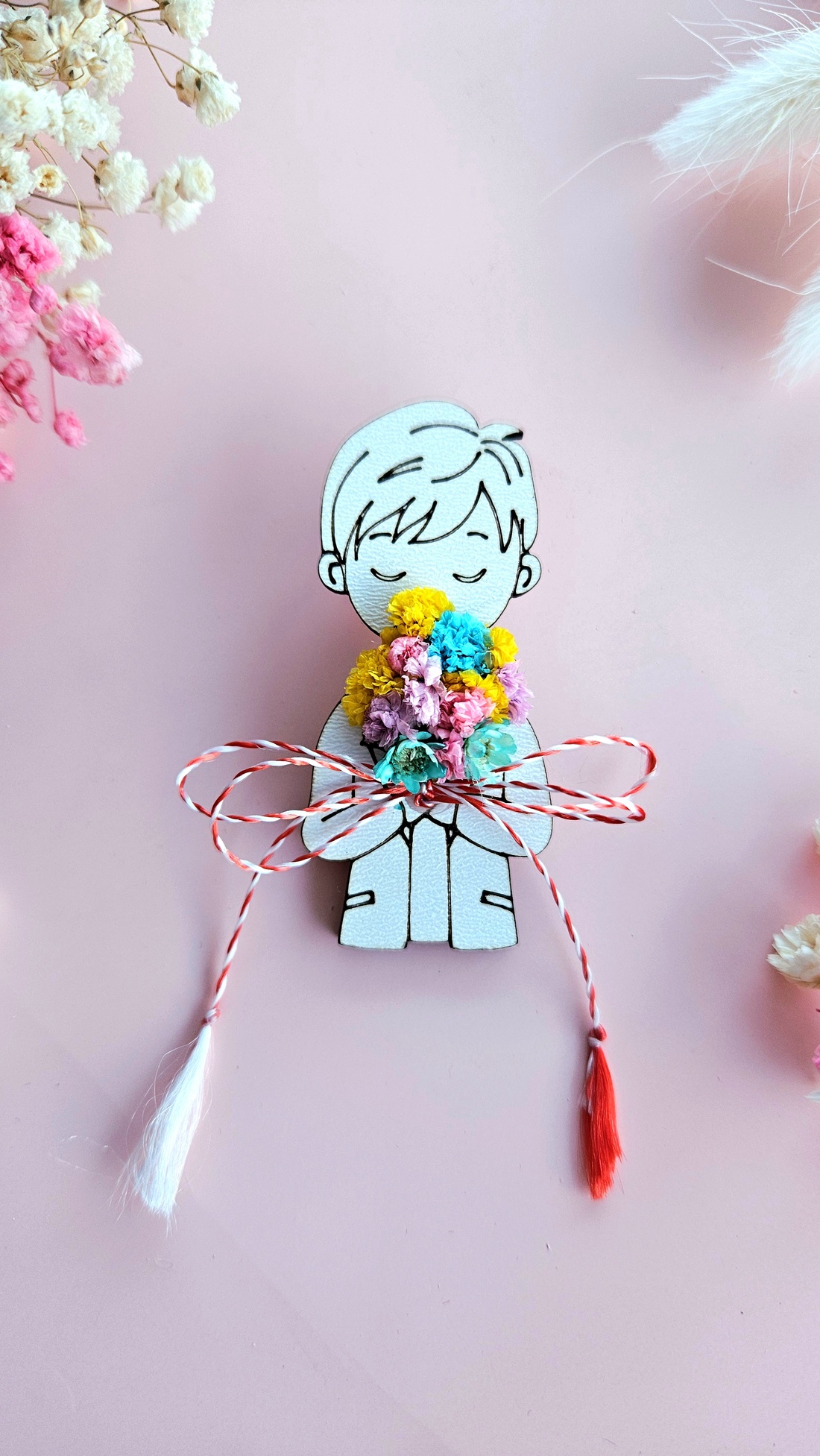 Broșă mărțișor Băiețel/Fetiță cu flori - bijuterii - mărțișor - Artynos.ro