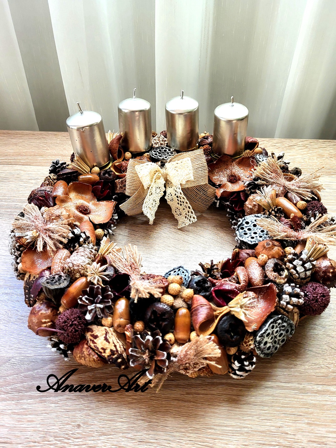 Aranjament de Craciun cu lumanari Coronita de Advent - crăciun - decorațiuni de crăciun de casă - decor pentru masă de crăciun - Artynos.ro Aranjament de Craciun cu lumanari Coronita de Advent - crăciun - decorațiuni de crăciun de casă - decor pentru masă de crăciun - Artynos.ro