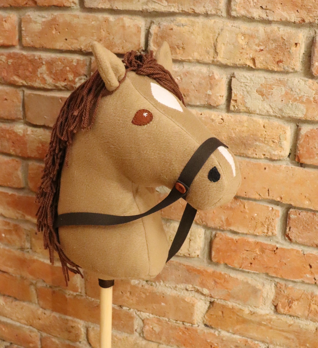 Bendegúz, calul trestiei, Hobby horse - jucării și echipamente pentru copii - jocuri de rol - Artynos.ro Bendegúz, calul trestiei, Hobby horse - jucării și echipamente pentru copii - jocuri de rol - Artynos.ro