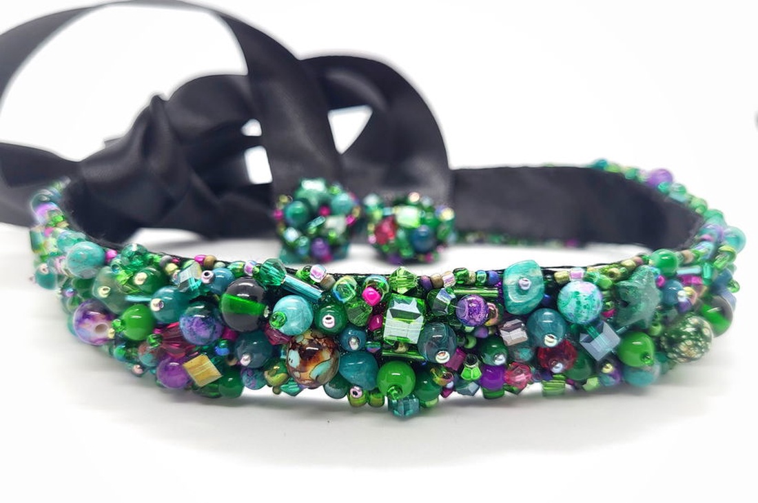 Brau handmade cu pietre verzi, smarald, mov - accesorii nuntă - bijuterii mireasă - inele de logodnă, verighete - Artynos.ro Brau handmade cu pietre verzi, smarald, mov - accesorii nuntă - bijuterii mireasă - inele de logodnă, verighete - Artynos.ro
