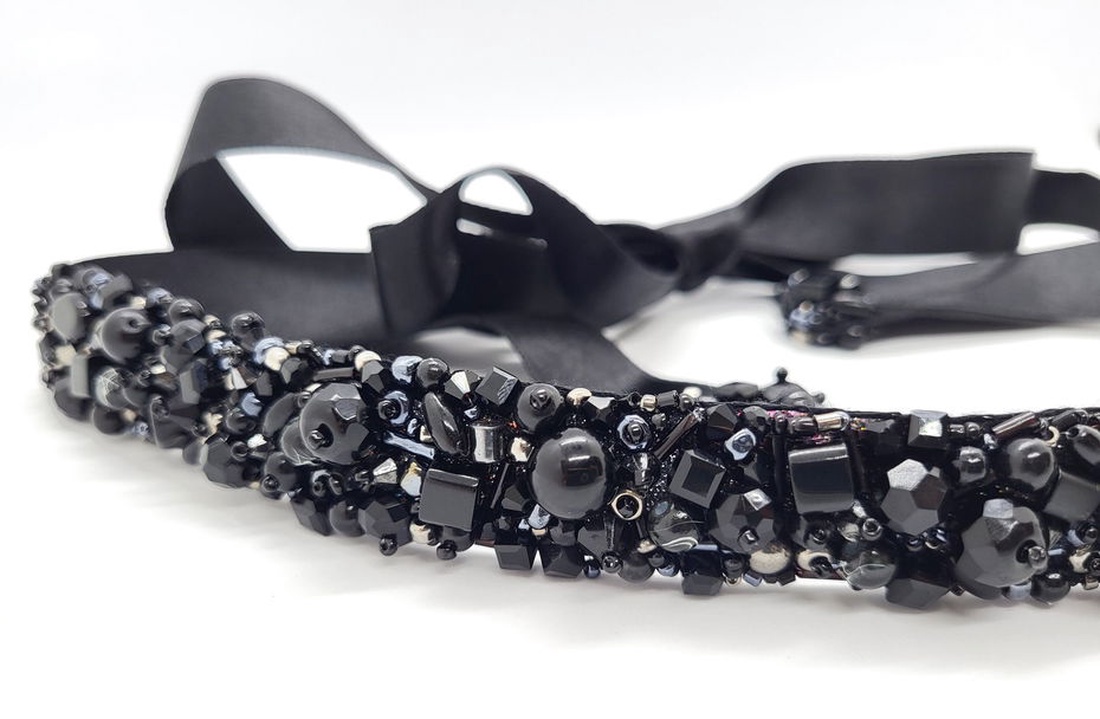 Brau handmade cu pietre negre, gri - accesorii nuntă - bijuterii mireasă - inele de logodnă, verighete - Artynos.ro Brau handmade cu pietre negre, gri - accesorii nuntă - bijuterii mireasă - inele de logodnă, verighete - Artynos.ro