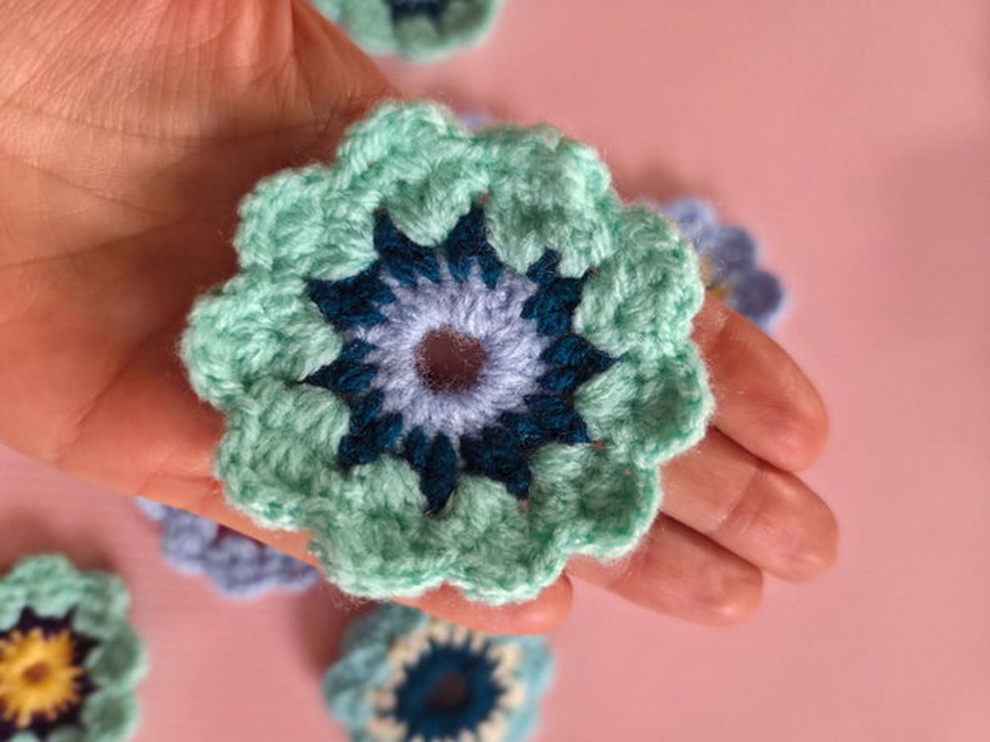 10x flori crosetate bleu, menta - casă & stil de viață - decorațiuni de casă - accesorii florale - flori la fir - Artynos.ro
