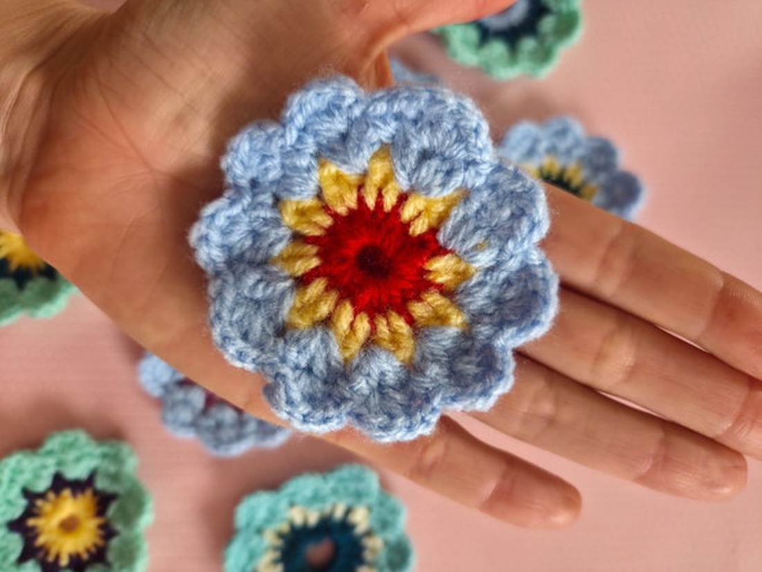 10x flori crosetate bleu, menta - casă & stil de viață - decorațiuni de casă - accesorii florale - flori la fir - Artynos.ro