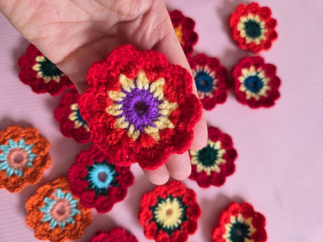 10x flori crosetate rosu, oranj - casă & stil de viață - decorațiuni de casă - accesorii florale - flori la fir - Artynos.ro