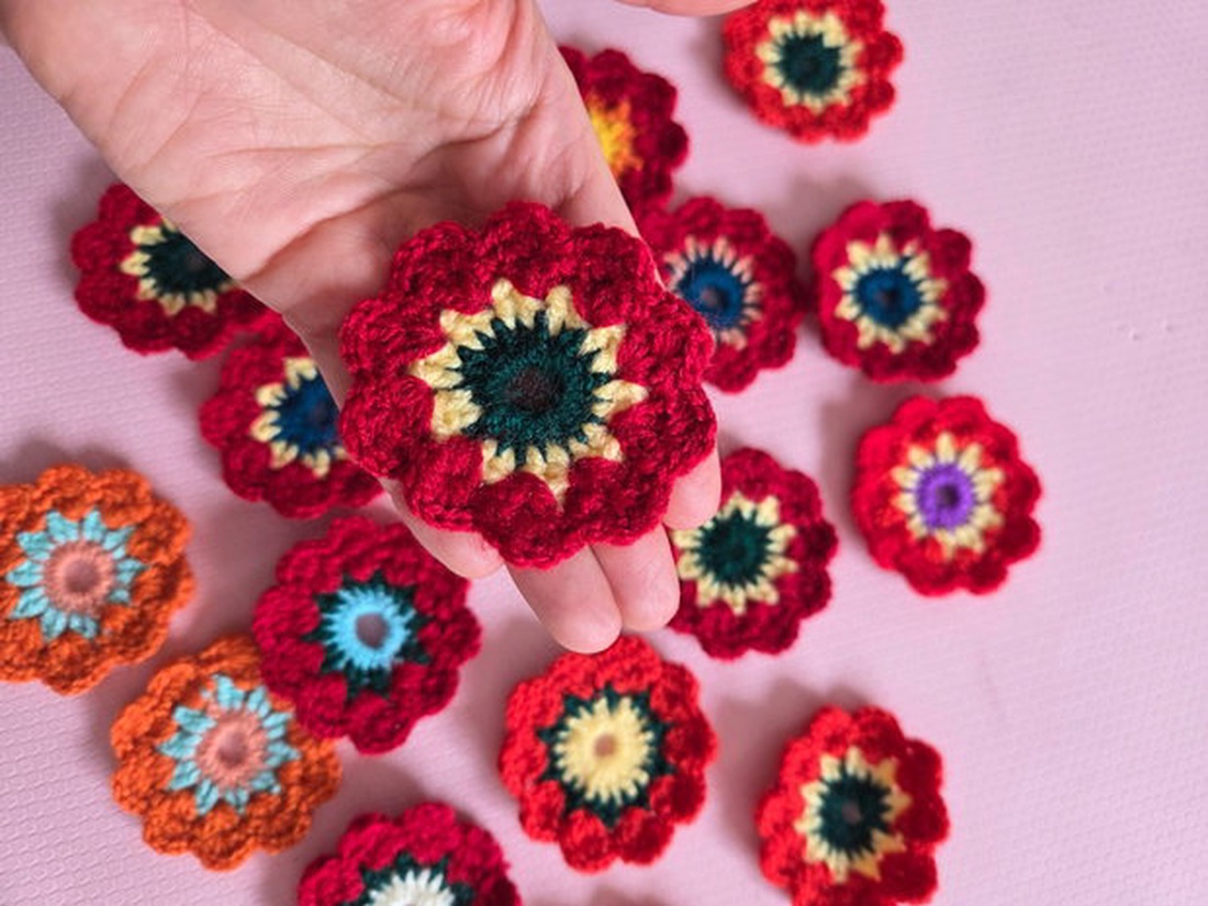 10x flori crosetate rosu, oranj - casă & stil de viață - decorațiuni de casă - accesorii florale - flori la fir - Artynos.ro