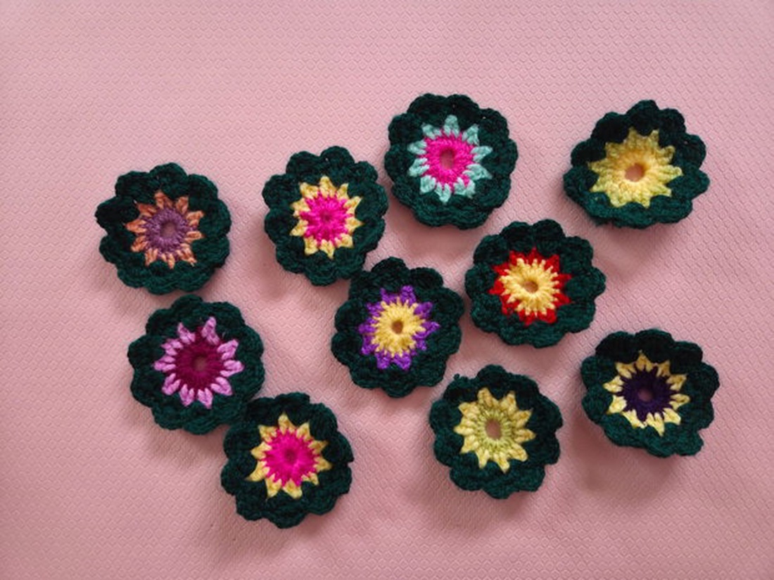 10x flori crosetate verde padure - casă & stil de viață - decorațiuni de casă - accesorii florale - flori la fir - Artynos.ro