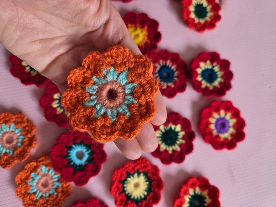10x flori crosetate portocaliu, orange - casă & stil de viață - decorațiuni de casă - accesorii florale - flori la fir - Artynos.ro