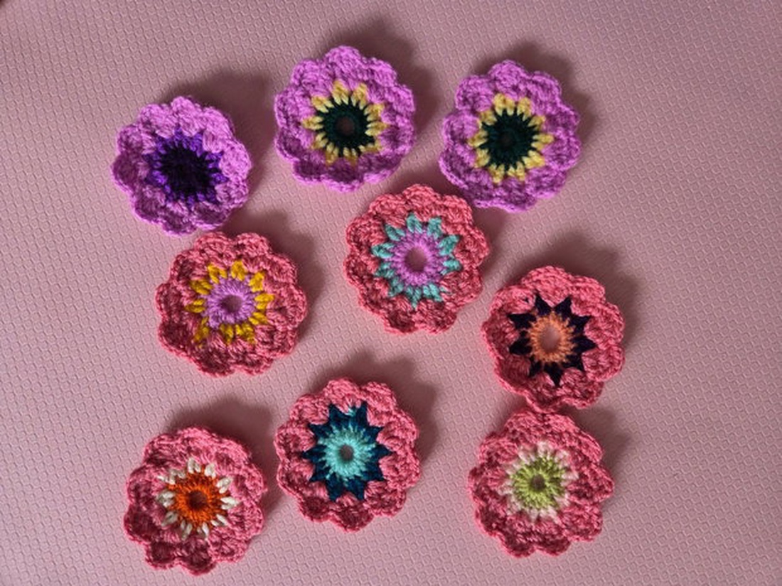 10x flori crosetate roz, violet - casă & stil de viață - decorațiuni de casă - accesorii florale - flori la fir - Artynos.ro
