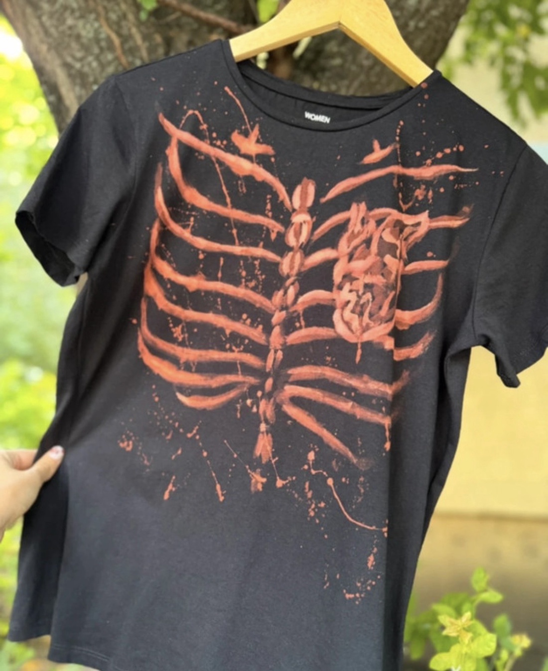 Tricou pictat cu clor  - îmbrăcăminte și modă - haine damă - tricou și top de damă - Artynos.ro