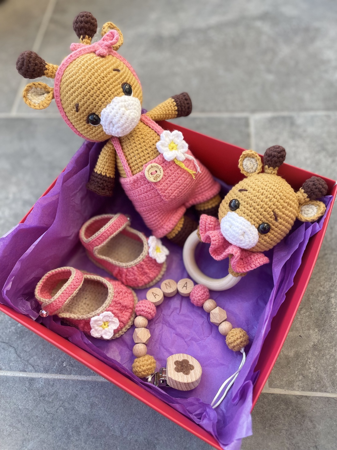 Set girafă  - jucării și echipamente pentru copii - jucării bebeluși - lanț suzetă - Artynos.ro