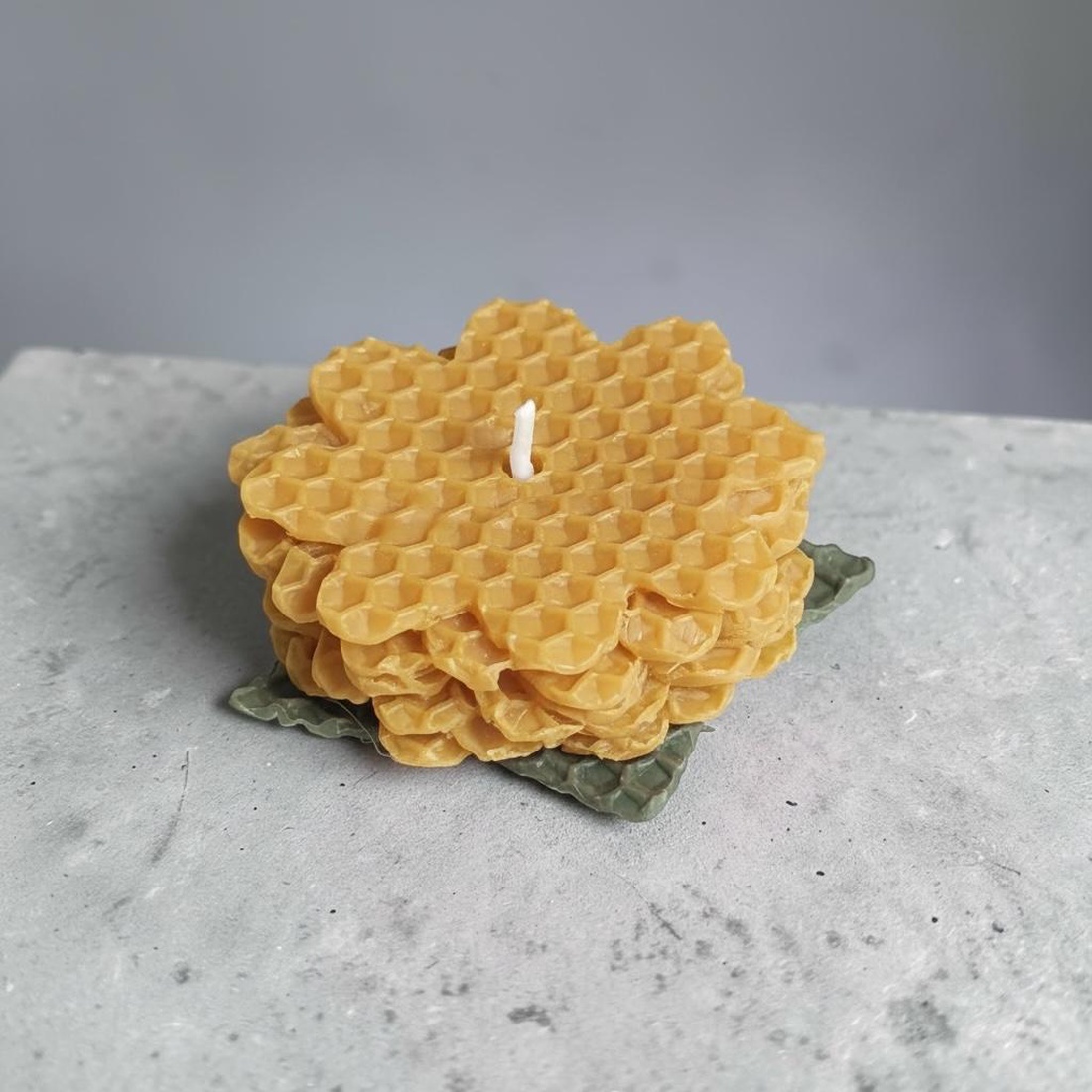 Lumanare Martisor special din foi de ceara naturala 5 cm - bijuterii - mărțișor - Artynos.ro