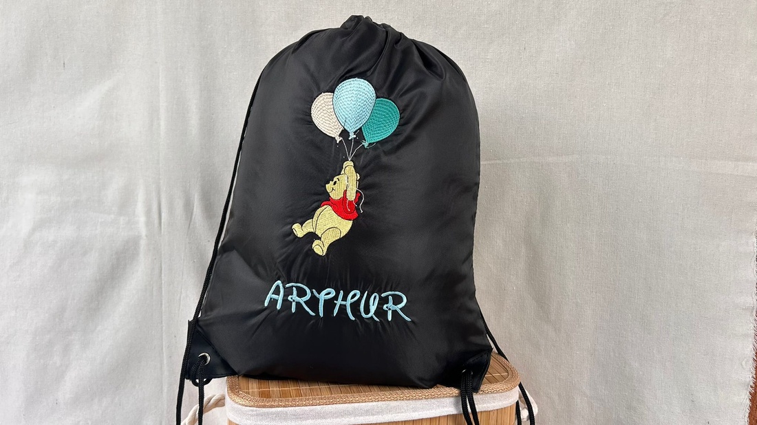Săculeț personalizat pentru creșă/grădiniță - jucării și echipamente pentru copii - saci și seturi pentru copii - semne de grădiniță - Artynos.ro Săculeț personalizat pentru creșă/grădiniță - jucării și echipamente pentru copii - saci și seturi pentru copii - semne de grădiniță - Artynos.ro